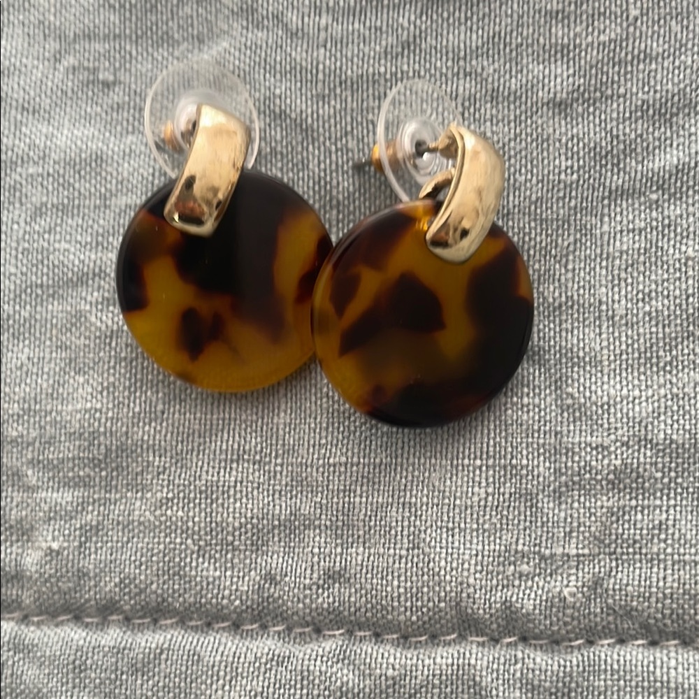Chic Tortoise Shell and Gold Earrings